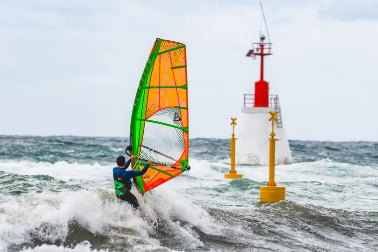 Nevjerojatni prizori: Kiša potopila dijelove Umaga, vjetar izmamio surfere na more
