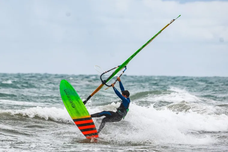 Nevjerojatni prizori: Kiša potopila dijelove Umaga, vjetar izmamio surfere na more