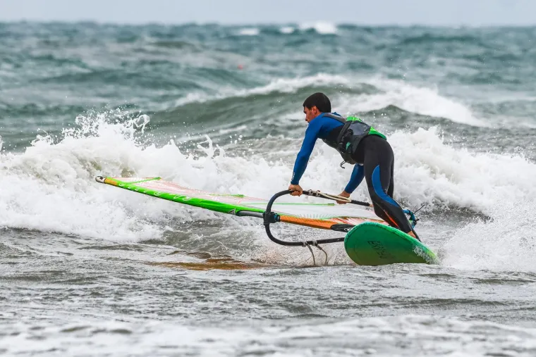 Nevjerojatni prizori: Kiša potopila dijelove Umaga, vjetar izmamio surfere na more
