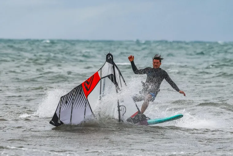 Nevjerojatni prizori: Kiša potopila dijelove Umaga, vjetar izmamio surfere na more