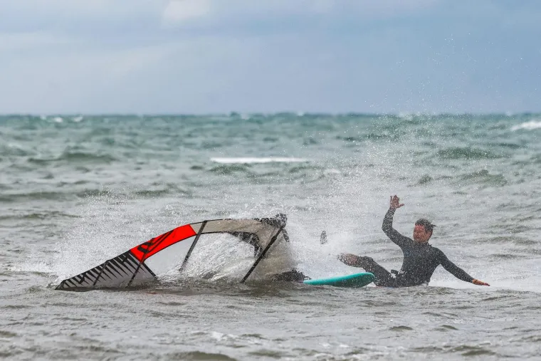 Nevjerojatni prizori: Kiša potopila dijelove Umaga, vjetar izmamio surfere na more