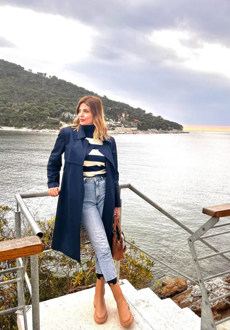Izbor za Miss Hrvatske 1998. godine ostao je zapamćen kao jedan od najvećih skandala te vrste. Lejla Šehović prvotno je proglašena pobjednicom, no samo dan kasnije, titula joj je oduzeta.

Direkcija izbora za Miss Hrvatske tada je objavila da su otkrivene nepravilnosti u radu Ocjenjivačkog suda, uključujući jedan glasački listić koji je bio neregularno popunjen. Zbog toga je odlučeno poništiti Lejlinu pobjedu i proglasiti Ivanu Petković novom Miss Hrvatske, uz obrazloženje da je ona imala najveći broj glasova čitatelja i TV gledatelja.

Direktor izbora, Milan Šećković, ovakvu odluku objasnio je na konferenciji za medije, dok je Lejla ubrzo sazvala vlastitu konferenciju. Tamo je izjavila da joj je titula oduzeta zbog toga što je muslimanske vjeroispovijesti.