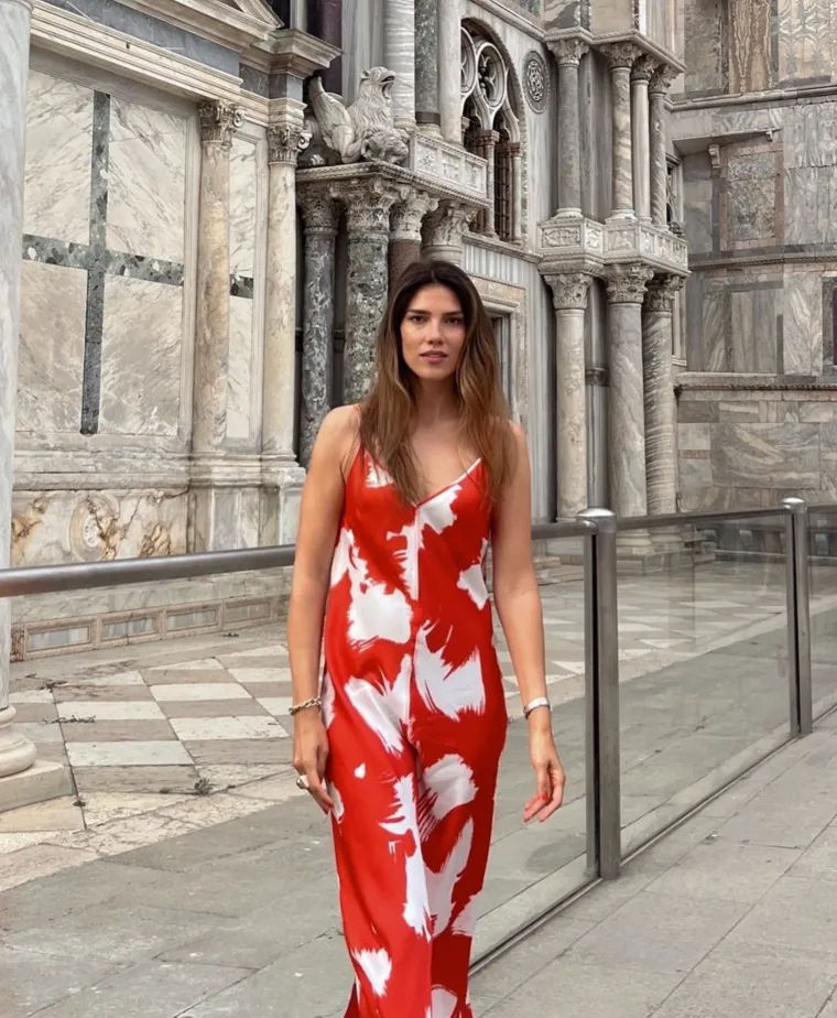 Ivana je Hrvatsku predstavljala na izboru 1999. godine. Tada nije bilo održano natjecanje za Miss Hrvatske jer je unaprijed bilo odlučeno tko će biti predstavnica. Na svjetskom natjecanju 1999. Hrvatsku je predstavljala prva pratilja s izbora za Miss Hrvatske iz 1998. godine. Petković se na&scaron;la u sredi&scaron;tu najvećeg skandala u povijesti izbora ljepote u Hrvatskoj. Na izboru za Miss Hrvatske 1998. godine, titulu je prvo osvojila Lejla &Scaron;ehović, danas Filipović. Međutim, nekoliko dana nakon natjecanja, direkcija je donijela odluku da Lejla ipak neće nositi titulu Miss Hrvatske.