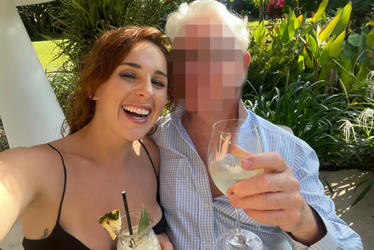 Nova redovito dospijeva na naslovnice tabloida zbog svoje veze sa 63-godišnjim Jamesom.