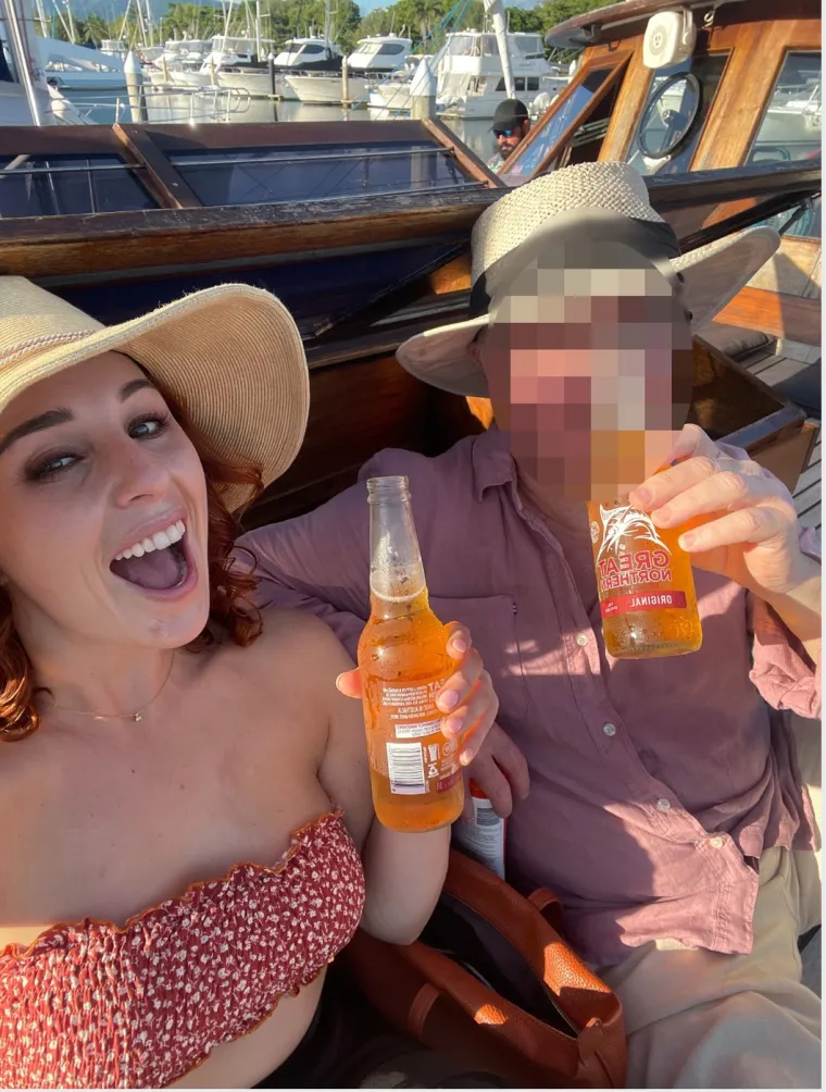 "Znam da je James ima bogato životno iskustvo i on to dijeli sa mnom svaki dan", dodala je.