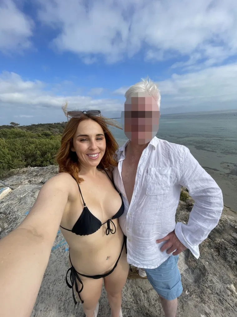 Od tada je njihov odnos cvjetao, iako su ga poku&scaron;avali zadržati u tajnosti. Međutim, i dalje se svakodnevno suočavaju s osudama.