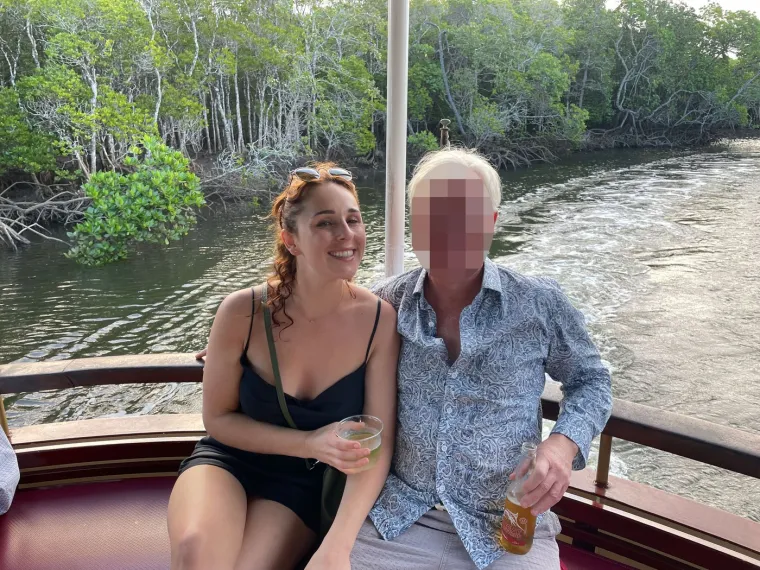 Nova Hawthorne i James