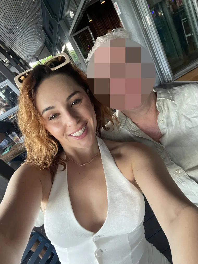 Nova Hawthorne i James