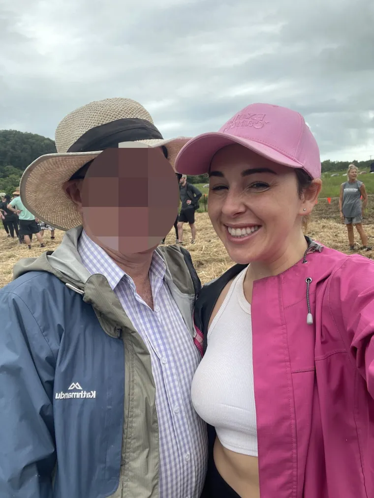 Nova Hawthorne i James