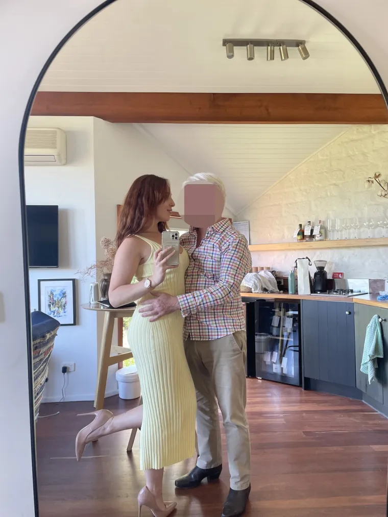 Nova Hawthorne i James