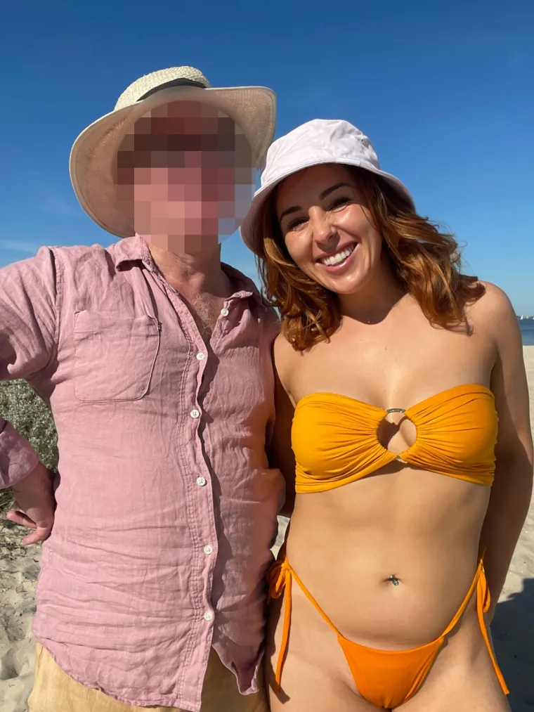 Nova Hawthorne i James