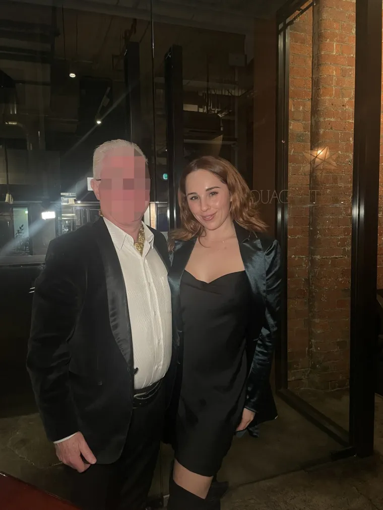 Nova Hawthorne i James