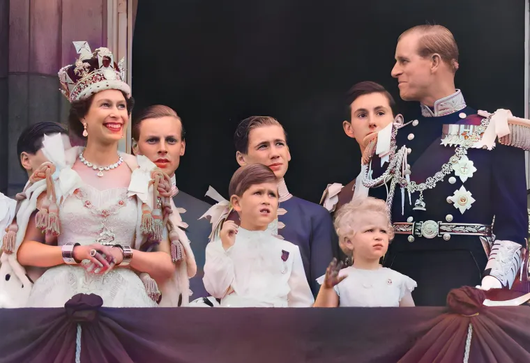 Izvukla je stare fotografije i prisjetila se. Podučavala je plemićku elitu. Znate li o kome je riječ?