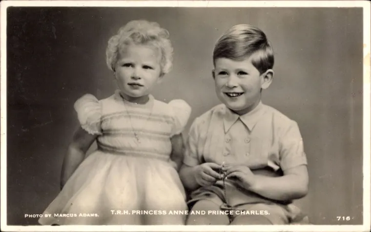 Izvukla je stare fotografije i prisjetila se. Podučavala je plemićku elitu. Znate li o kome je riječ?