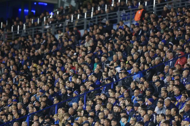 Zanimljiv prizor u svečanoj loži: Pogledajte gdje sjedi predsjednik Dinama, a gdje Hajduka