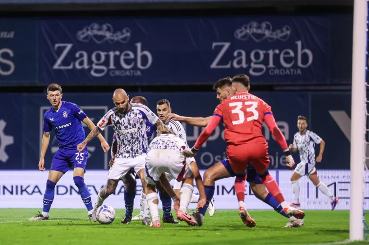 Zanimljiv prizor u svečanoj loži: Pogledajte gdje sjedi predsjednik Dinama, a gdje Hajduka