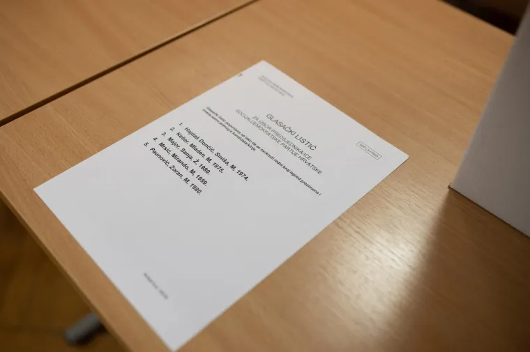 Počeli izbori za novo vodstvo SDP-a: Na biralište stigao glavni favorit