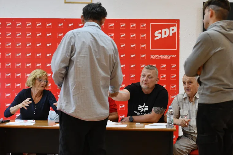 Počeli izbori za novo vodstvo SDP-a: Na biralište stigao glavni favorit