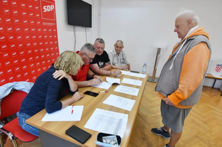 Počeli izbori za novo vodstvo SDP-a: Na biralište stigao glavni favorit