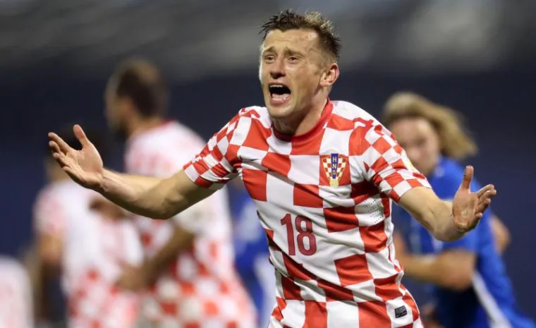 Ola je bio poznat kao brzi i neumorni napadač koji je uvijek davao srce na terenu