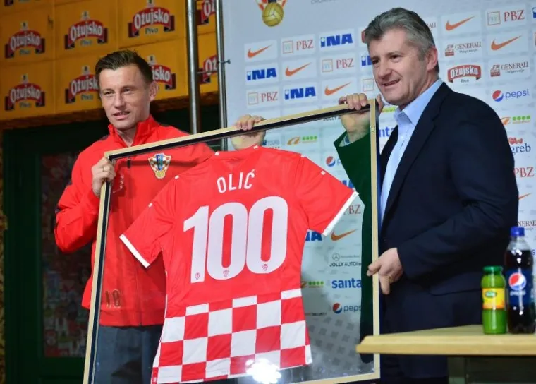 U 102 nastupa za Vatrene zabio je 20 pogotka, a od reprezentacije se oprostio 2015.