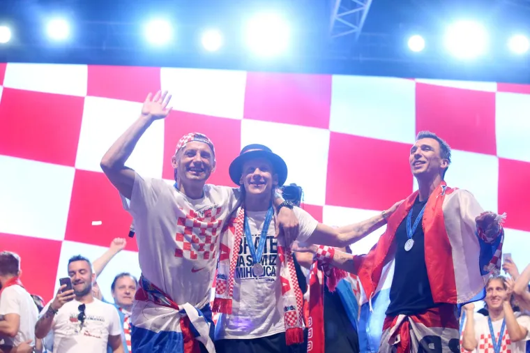Olić s Vatrenima slavi srebro na SP-u 2018.