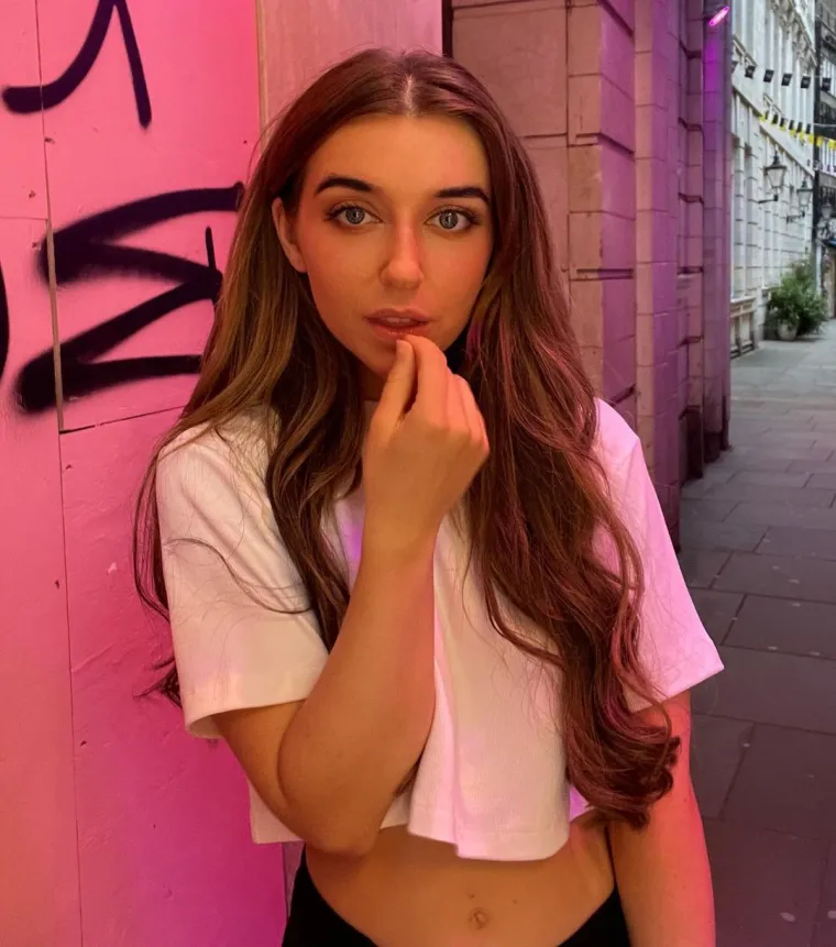 "Otac se ponosi mnome. On vam je onaj tipičan lik iz Glasgowa, mu&scaron;karčina zaluđena nogometom. Međutim, sve dok smo Sean i ja sretni i sigurni, nema problema s time čime se bavimo", kazala je Daisy.  