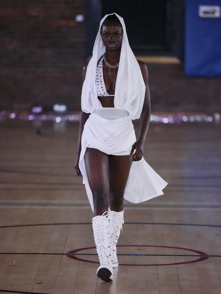 Vrući bunt na pisti: Ove krpice na manekenkama vi&scaron;e otkrivaju nego pokrivaju