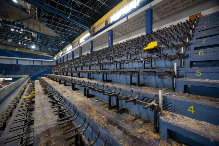 Izudarana i unakažena ostaje bez krova: Evo kako izgleda legendarna Ledena dvorana Doma sportova