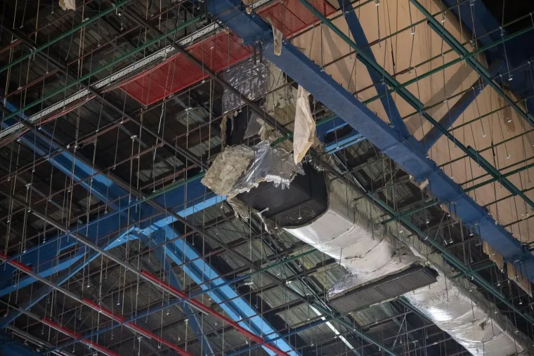 Izudarana i unakažena ostaje bez krova: Evo kako izgleda legendarna Ledena dvorana Doma sportova