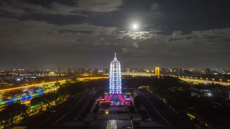 Sinoć nas je obasjao poseban supermjesec, onaj žetveni, pogledajte ga u njegovu punom sjaju