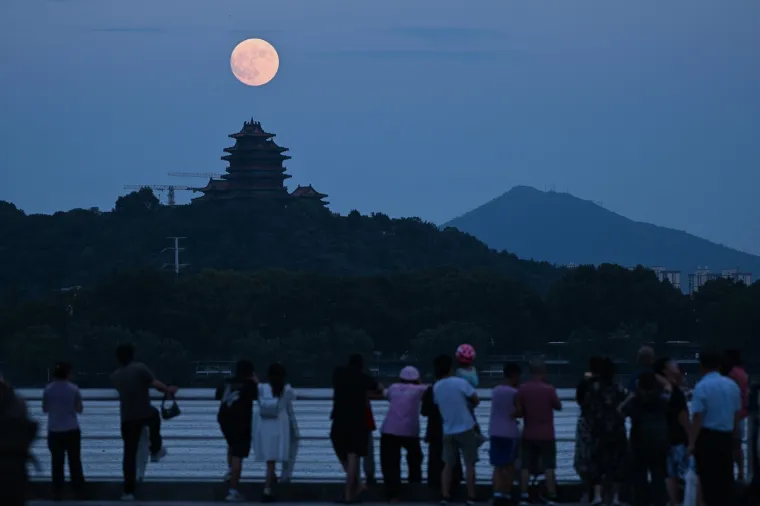 Sinoć nas je obasjao poseban supermjesec, onaj žetveni, pogledajte ga u njegovu punom sjaju