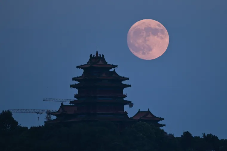 Sinoć nas je obasjao poseban supermjesec, onaj žetveni, pogledajte ga u njegovu punom sjaju
