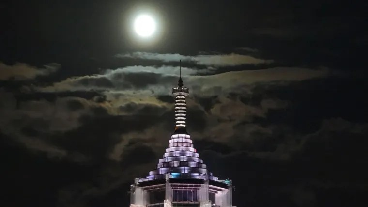 Sinoć nas je obasjao poseban supermjesec, onaj žetveni, pogledajte ga u njegovu punom sjaju