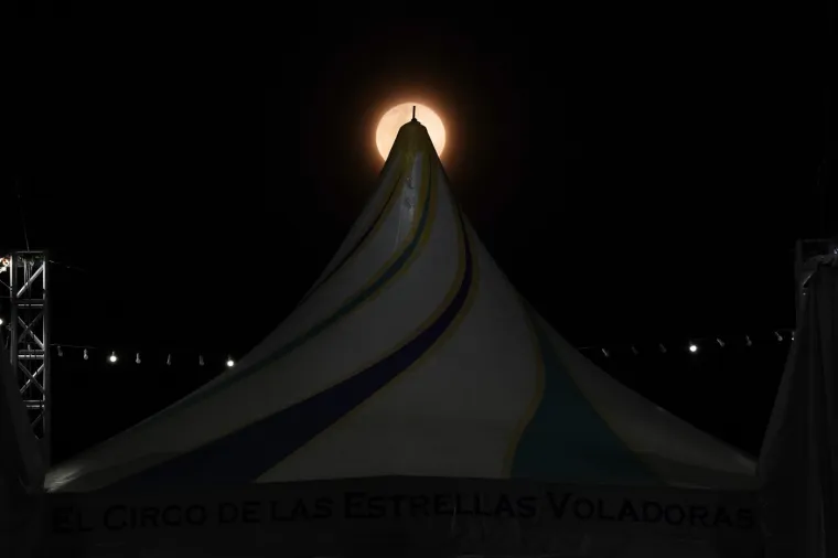 Sinoć nas je obasjao poseban supermjesec, onaj žetveni, pogledajte ga u njegovu punom sjaju