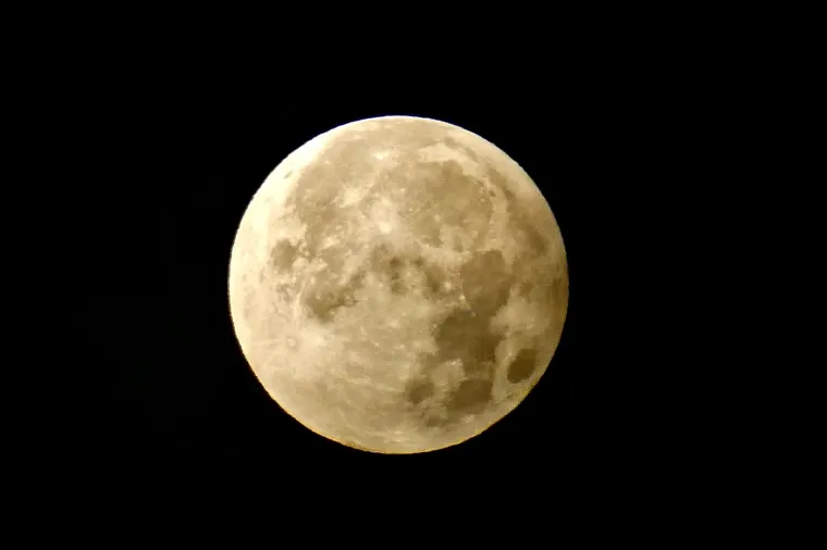 Sinoć nas je obasjao poseban supermjesec, onaj žetveni, pogledajte ga u njegovu punom sjaju