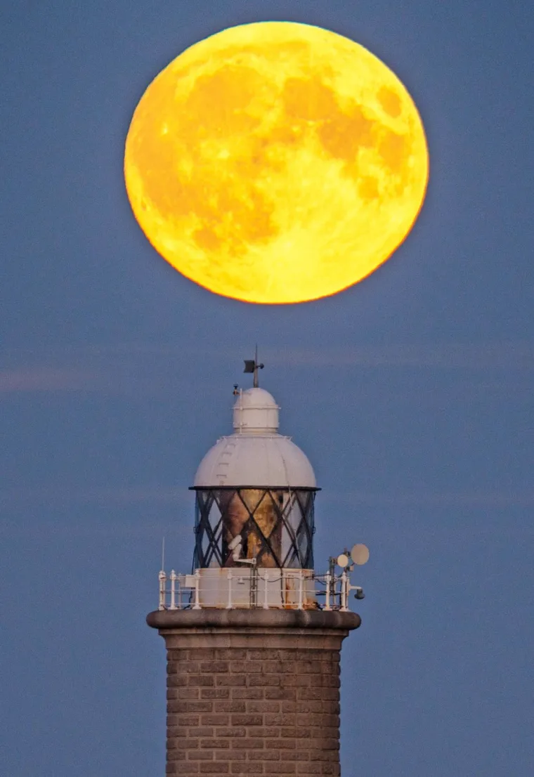 Sinoć nas je obasjao poseban supermjesec, onaj žetveni, pogledajte ga u njegovu punom sjaju