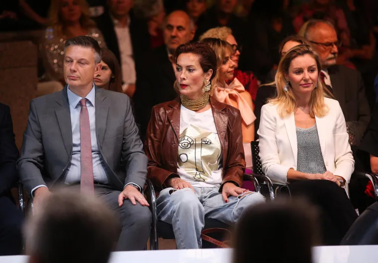 Od duge do kratke kose: Evo kako je Leonarda Lončar mijenjala imidž kroz godine