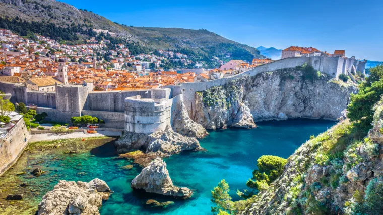8. Dubrovnik, Hrvatska: Sanjate o Dubrovniku? Za neke turiste je noćna mora: "Dosadno, skupo, osrednja hrana. Ima previ&scaron;e turista s kruzera i turističkih vodiča sa zastavicama."