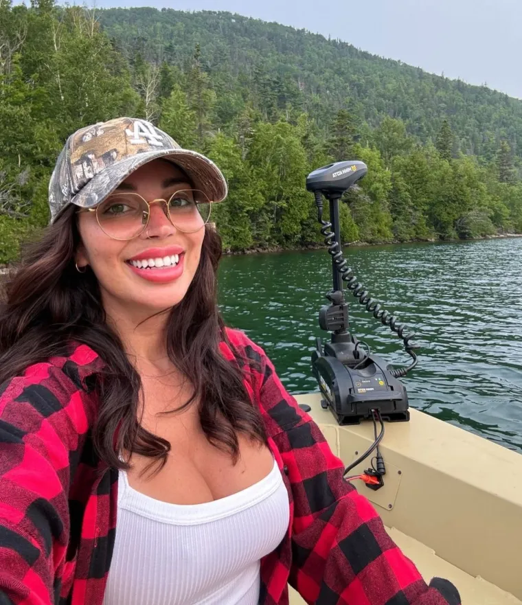 Megara tvrdi da se osjeća "stvarno po&scaron;tovanom" u vezi s velikom razlikom u godinama i da je sretna &scaron;to je sa starijim mu&scaron;karcem.