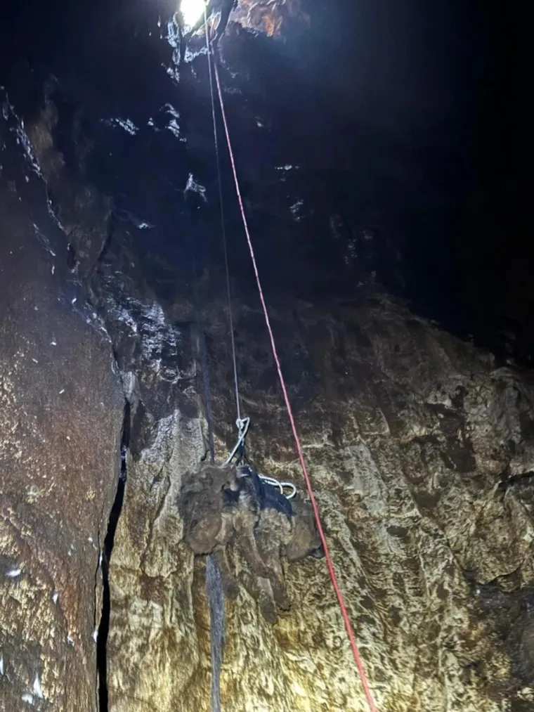 HGSS-ovci spasili psa iz jame duboke četrdeset metara