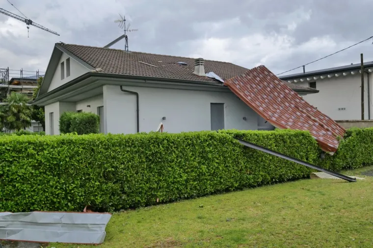 Boris potopio Italiju: Ljudi po mraku bježali iz domova. Dvoje ljudi nestalo, bili su na krovu kuće