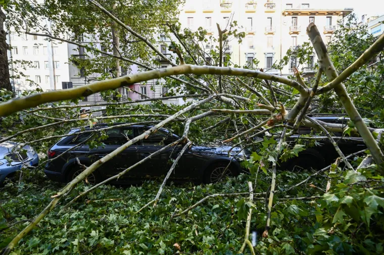 Boris potopio Italiju: Ljudi po mraku bježali iz domova. Dvoje ljudi nestalo, bili su na krovu kuće