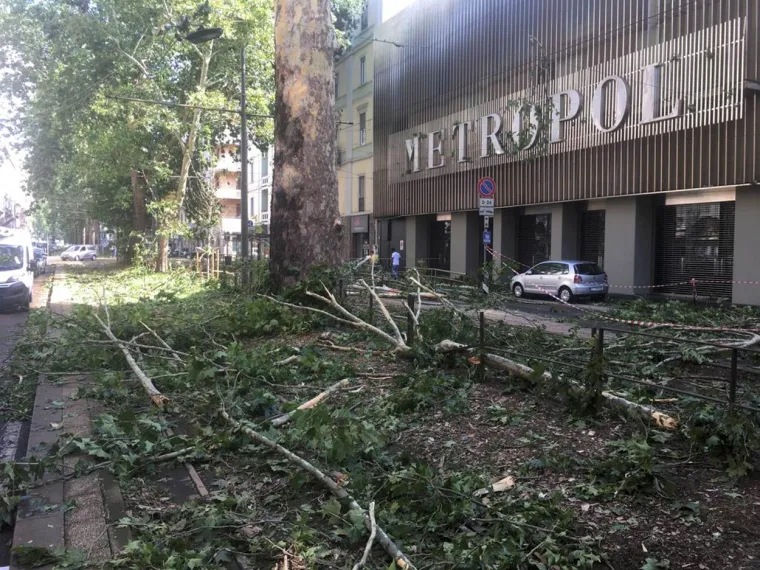 Boris potopio Italiju: Ljudi po mraku bježali iz domova. Dvoje ljudi nestalo, bili su na krovu kuće