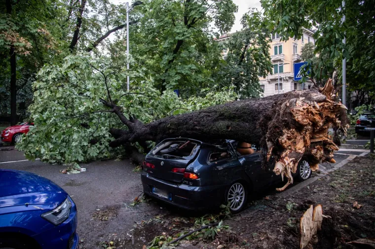 Boris potopio Italiju: Ljudi po mraku bježali iz domova. Dvoje ljudi nestalo, bili su na krovu kuće