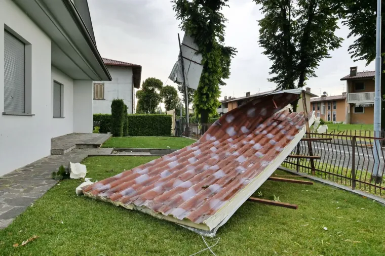 Boris potopio Italiju: Ljudi po mraku bježali iz domova. Dvoje ljudi nestalo, bili su na krovu kuće