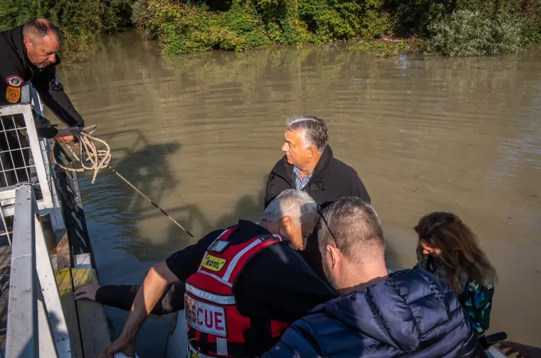 Nabujali Dunav stigao do mađarskog parlamenta, Budimpešta čeka katastrofu: 'Situacija je kritična'