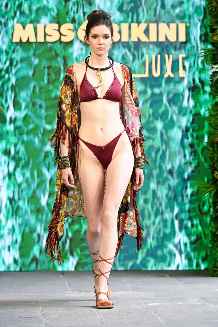 Zanosne manekenke u Milanu zapalile pistu kolekcijom bikinija: Ovo su vrući trendovi