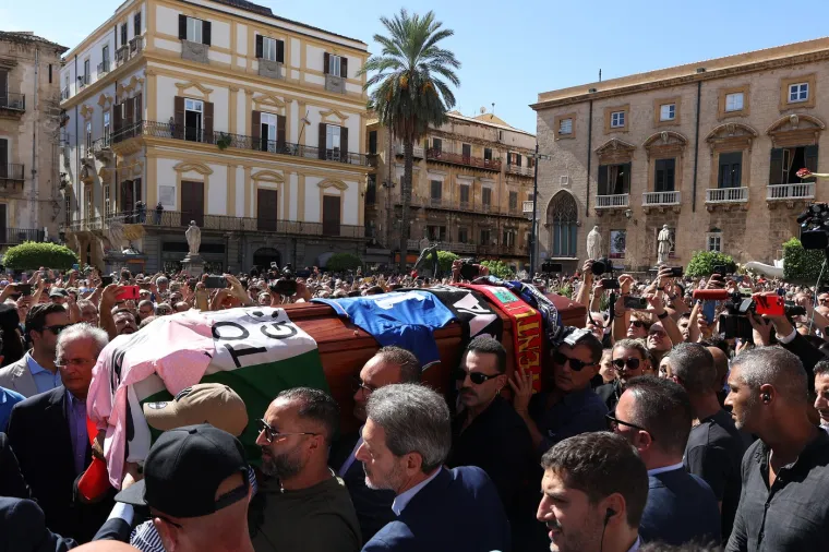 Najboljem strijelcu Svjetskog prvenstva na pogrebu skandiralo tisuće ljudi