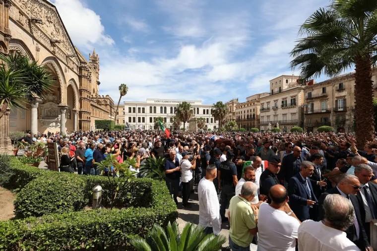 Najboljem strijelcu Svjetskog prvenstva na pogrebu skandiralo tisuće ljudi
